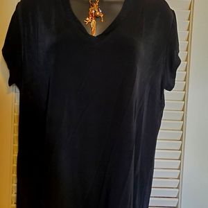 Chico's travelers v-neck shell, soft velvety feel